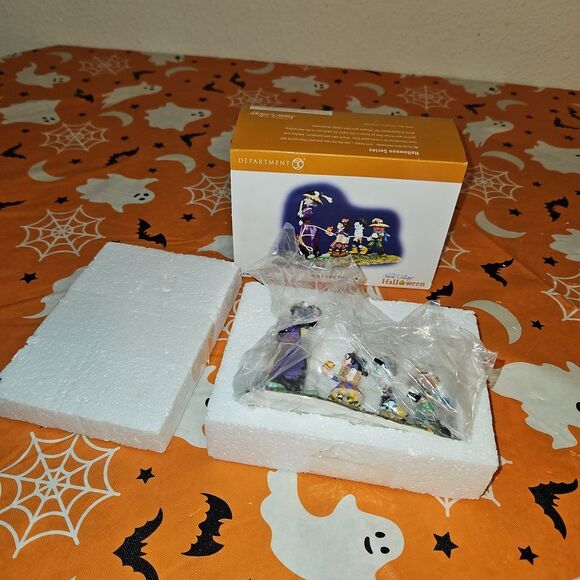 Department 56 Halloween "Little Ghouls' Field Trip" Village Figurine Table Decor - Picture 3 of 8